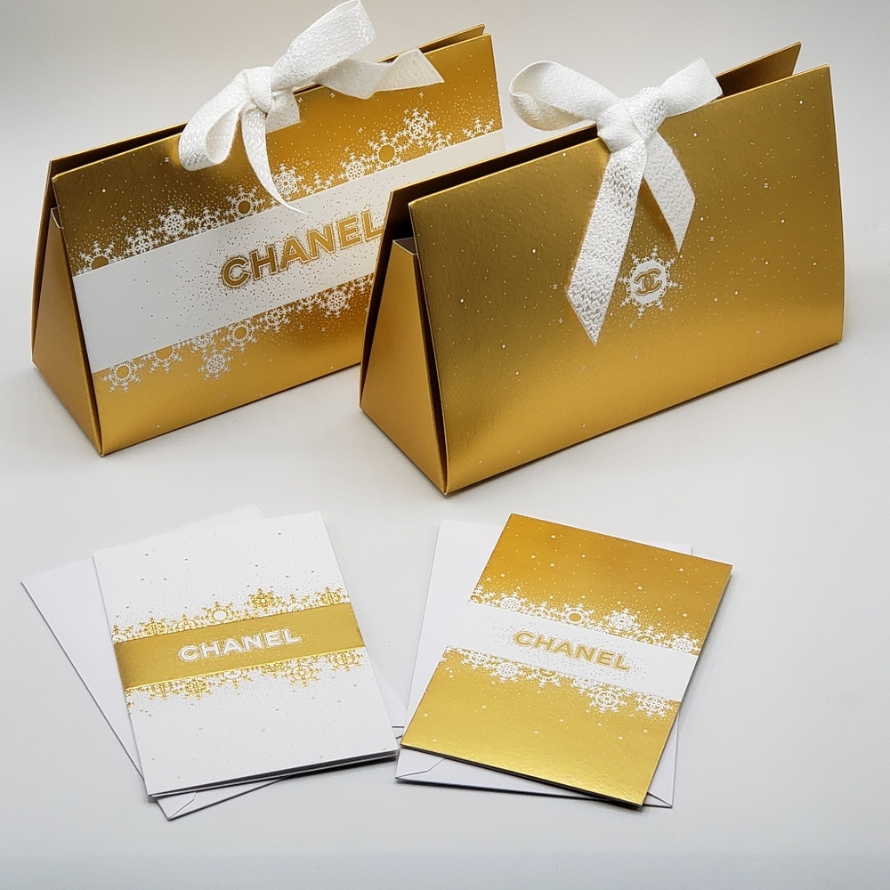 CHANEL Holiday Gift Bag with Card